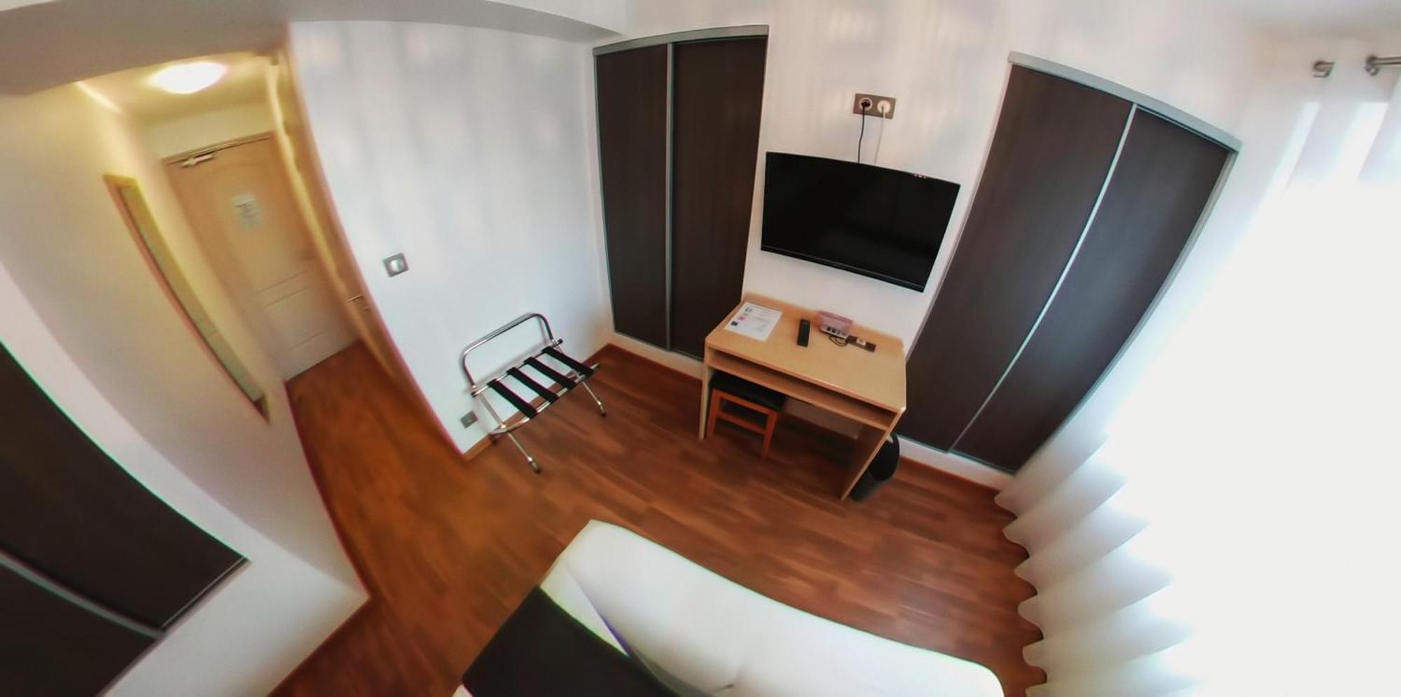 Hotel Au Bon Coin Cloyes-sur-le-Loir エクステリア 写真