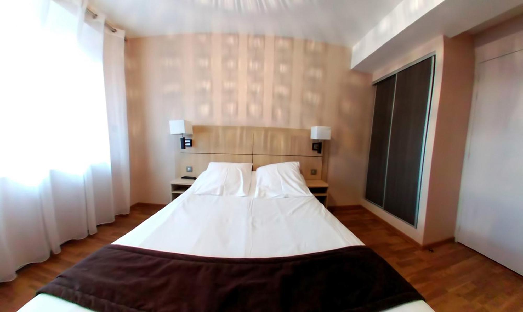 Hotel Au Bon Coin Cloyes-sur-le-Loir エクステリア 写真