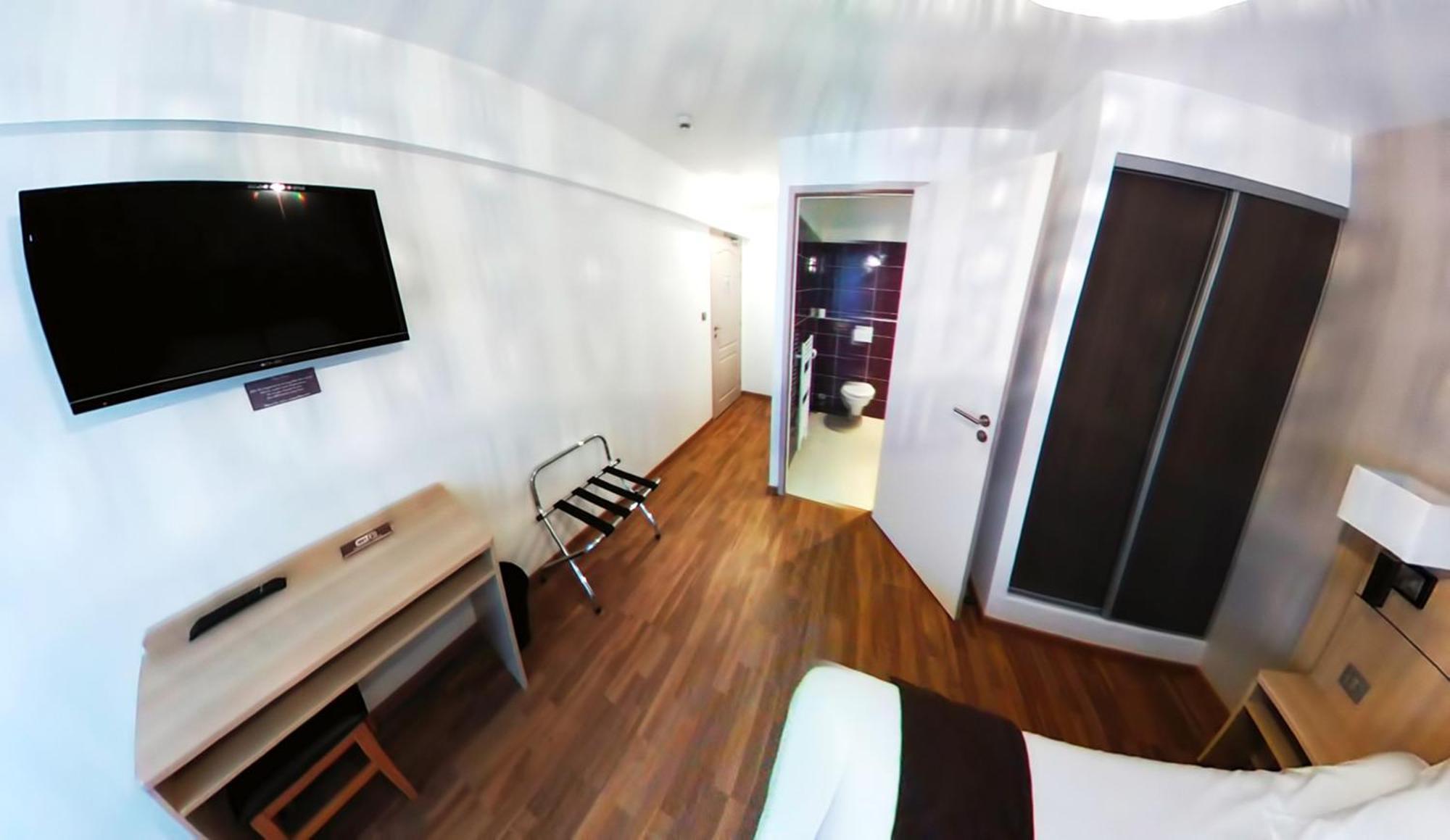 Hotel Au Bon Coin Cloyes-sur-le-Loir エクステリア 写真