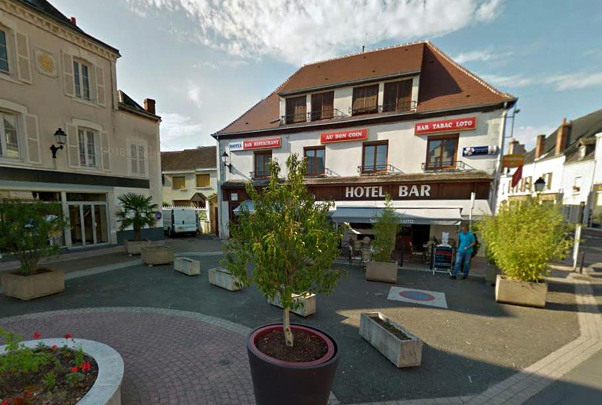 Hotel Au Bon Coin Cloyes-sur-le-Loir エクステリア 写真